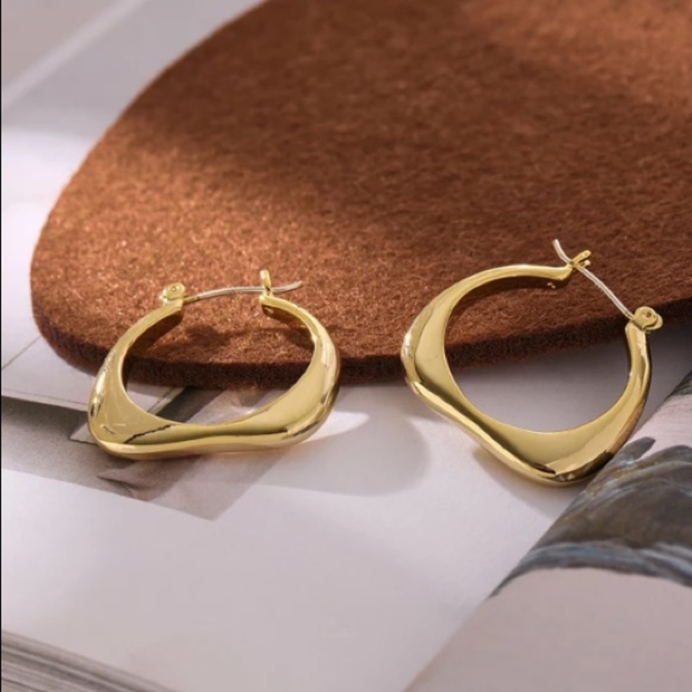 Square dainty hoops - Picture 2 of 4
